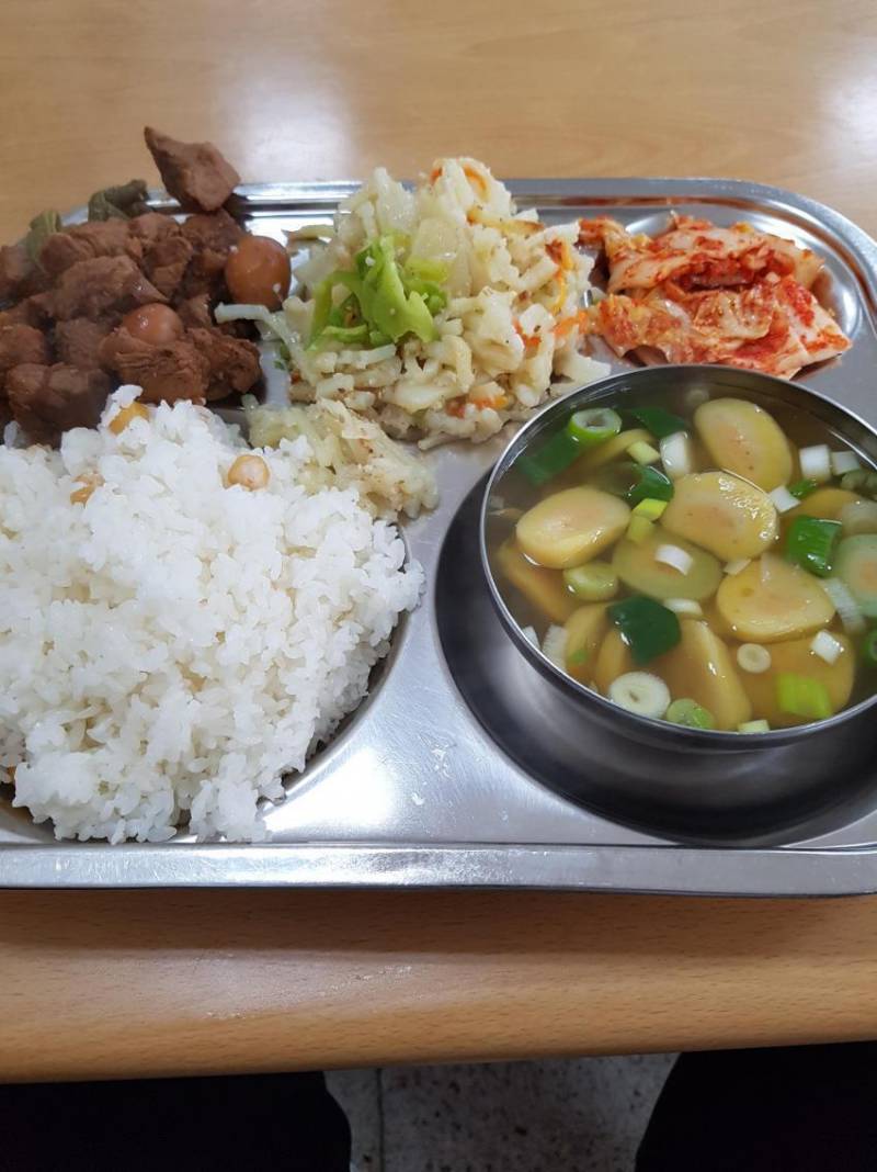 [잡담] 고등학교 급식 많이 먹는거야?? | 인스티즈