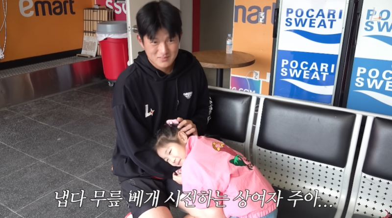 [잡담] 감독님 딸이랑 덕아웃에서 데이트하는 1라 투수 어때? | 인스티즈