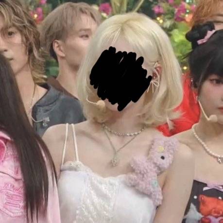 [잡담] 익들아 금발 색 뭐가 더 예뻐 골라줘ㅜㅠㅠ | 인스티즈