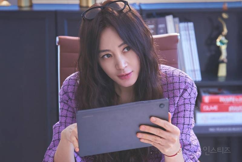 인플루언서 역할로 리즈 찍은 김혜수 | 인스티즈