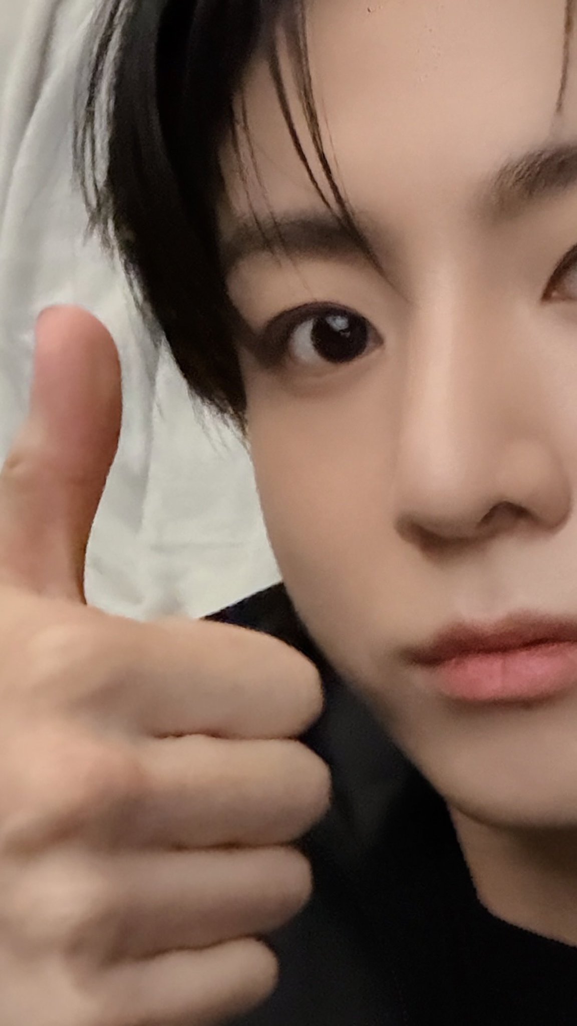 [잡담] 정국이 17년도 셀카하고 오늘 셀카 비교 | 인스티즈