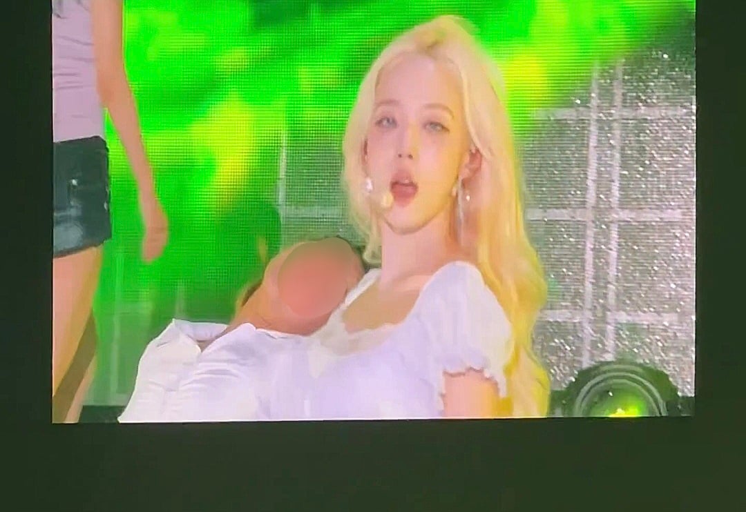 [잡담] 와 오늘 윈터 진짜 레전드로 예쁨 | 인스티즈