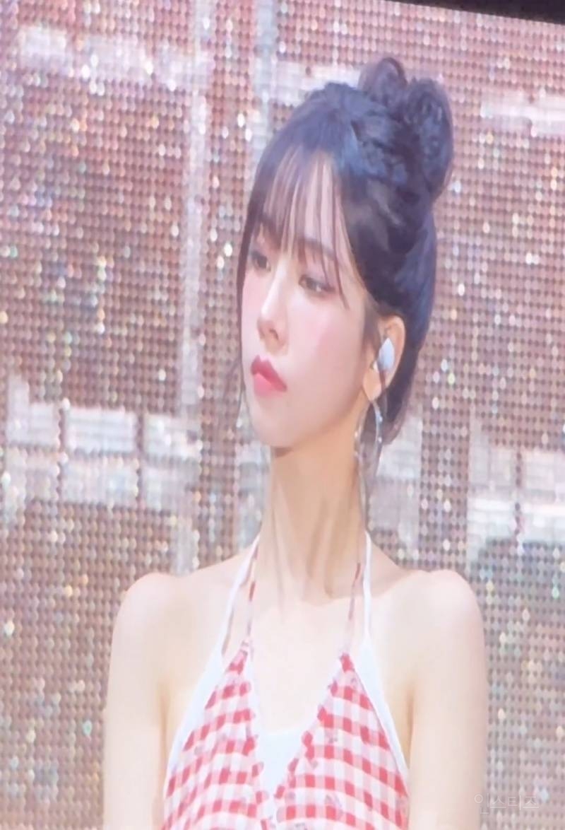 오늘도 얼굴 난리난 '전광판 카리나' | 인스티즈