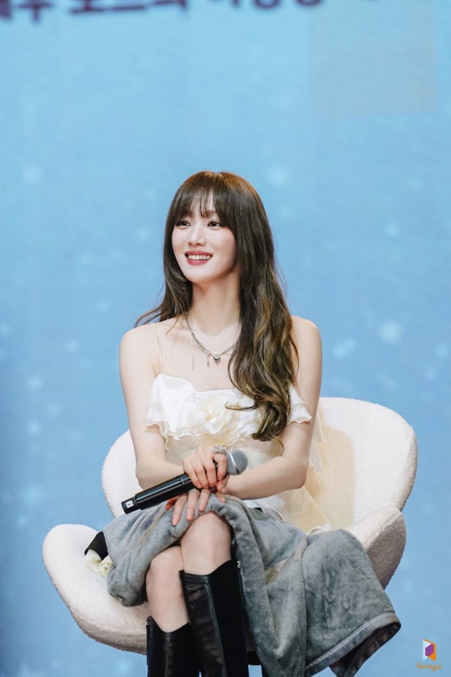 [잡담] 이성경 중국 팬미팅 사진 하나 wow | 인스티즈