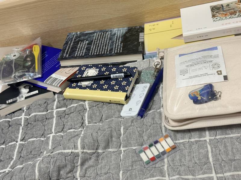 [잡담] 책을 가까이 두는 것만으로도 뭔가 좋아지지 않을까 | 인스티즈