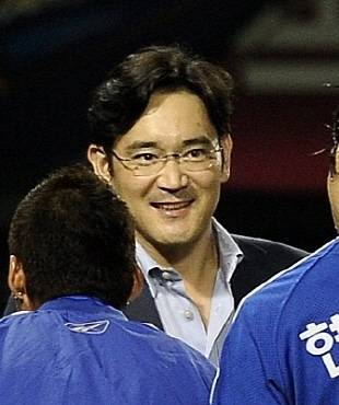 [잡담] 이재용 회장 잘생긴편 아니야? | 인스티즈