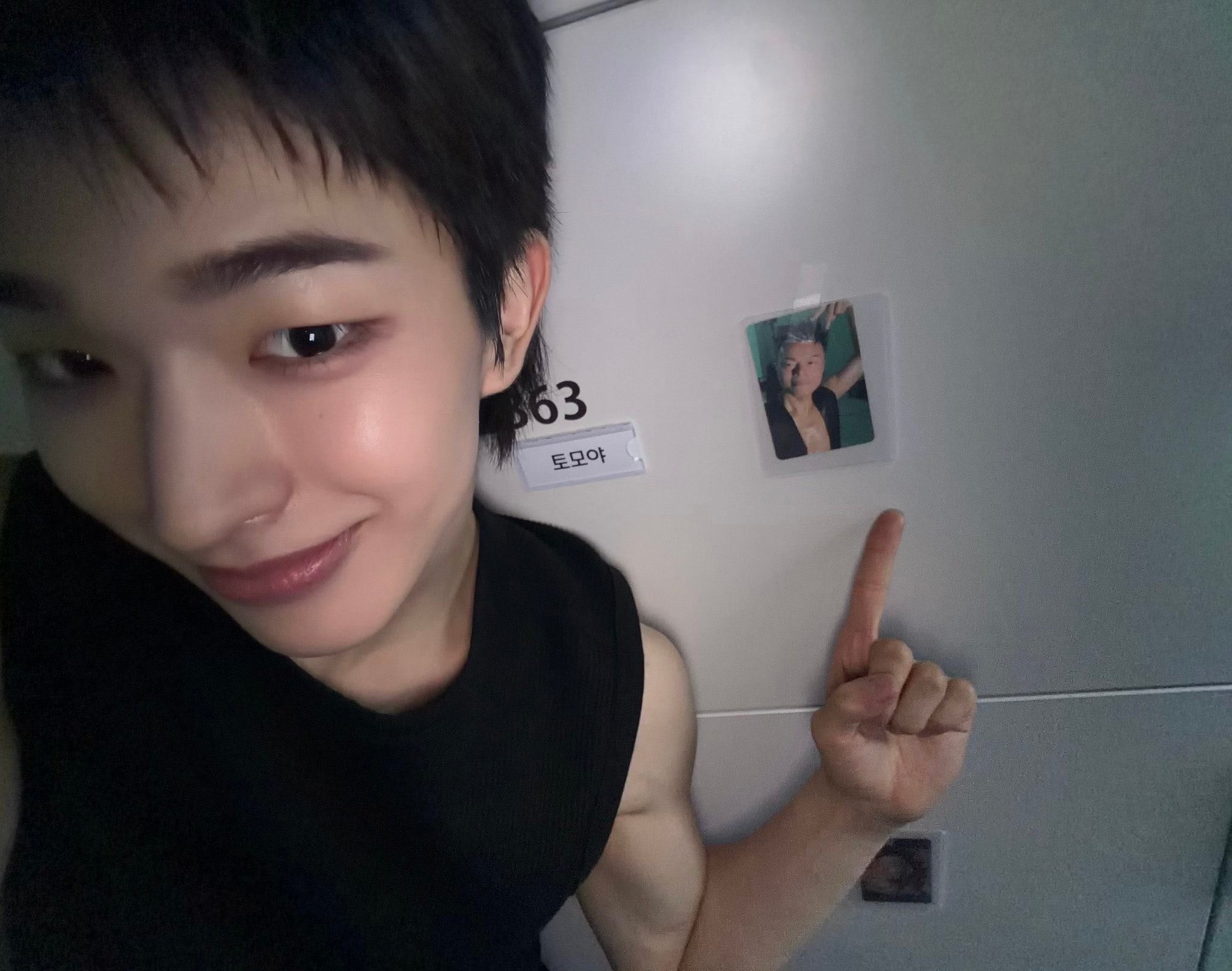 [잡담] 제왑돌들 박진영 포카보고 단체로 어리둥절한거 개웃긴다 | 인스티즈