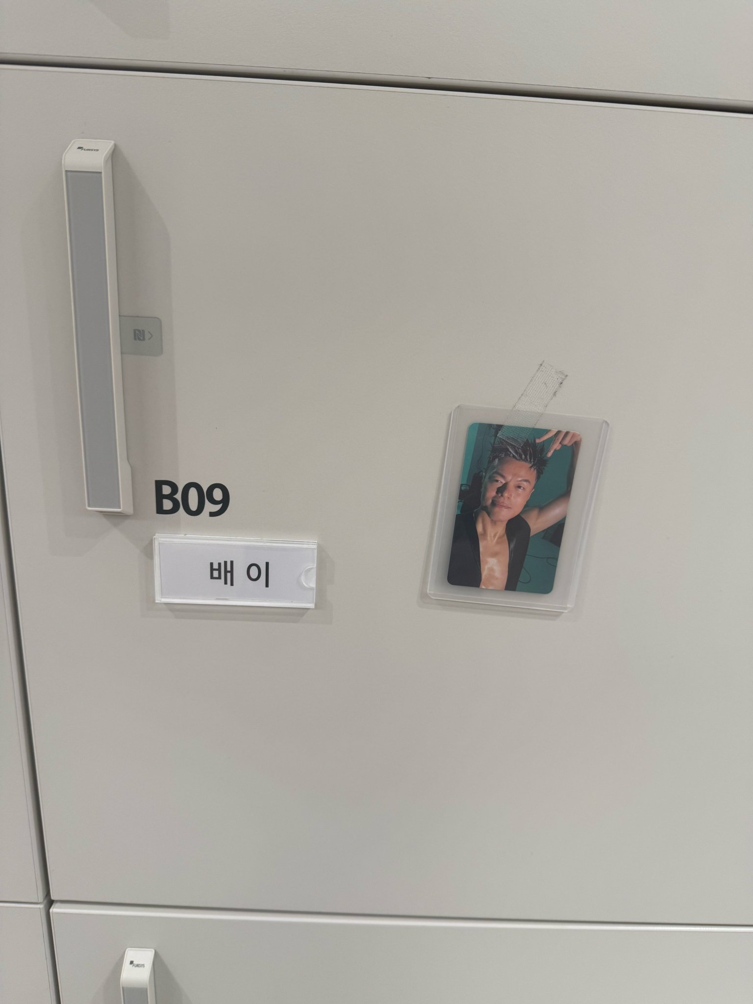 [잡담] 제왑돌들 박진영 포카보고 단체로 어리둥절한거 개웃긴다 | 인스티즈