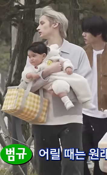 [잡담] 휴닝카이가 유준이 안고 있는 이 자세는 봐도봐도 신기함 | 인스티즈