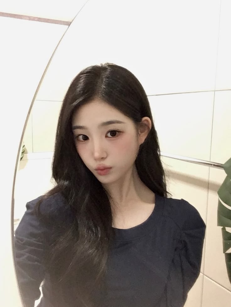 [잡담] 중소 여돌인데 비주얼이 넘 내취향임... | 인스티즈