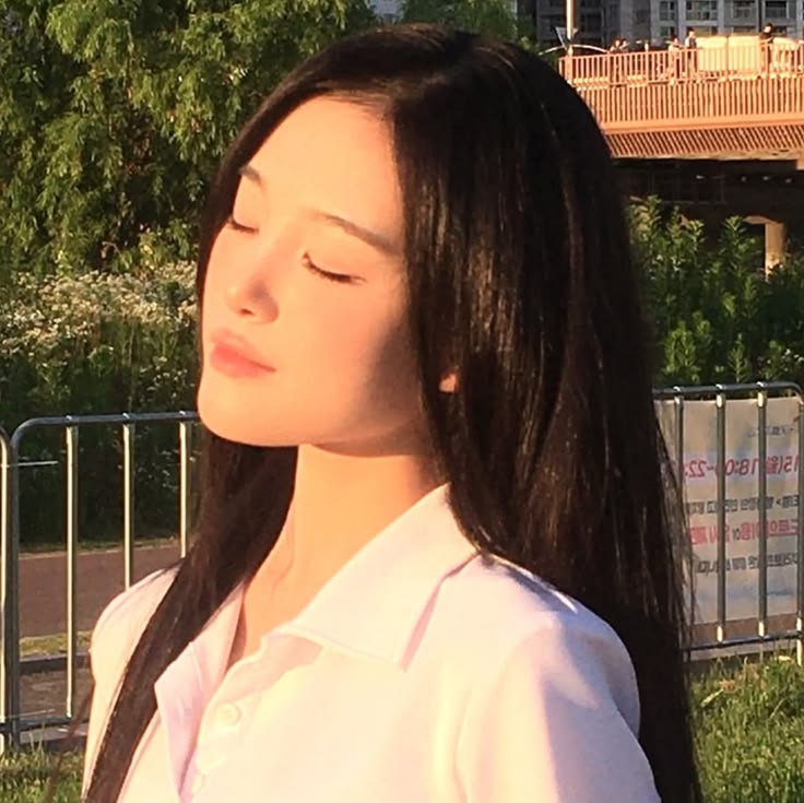 [잡담] 중소 여돌인데 비주얼이 넘 내취향임... | 인스티즈