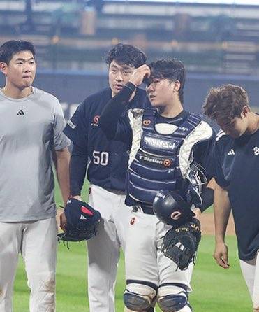[잡담] 아 어제 밤 11시 52분까지 경기한 도리네 마무리투수 표정 ㅋㅋㅋㅋㅋㅋㅋㅋㅋ | 인스티즈