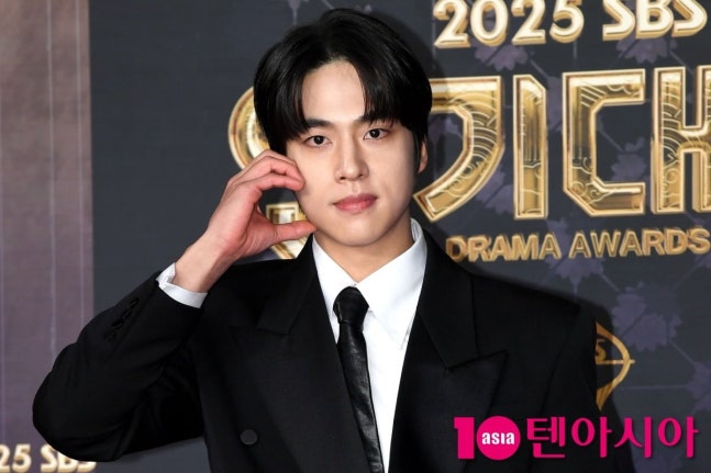 [정보/소식] [단독] '미쓰홍' 조한결, 7년 만에 써브라임과 결별…새 소속사 물색 | 인스티즈