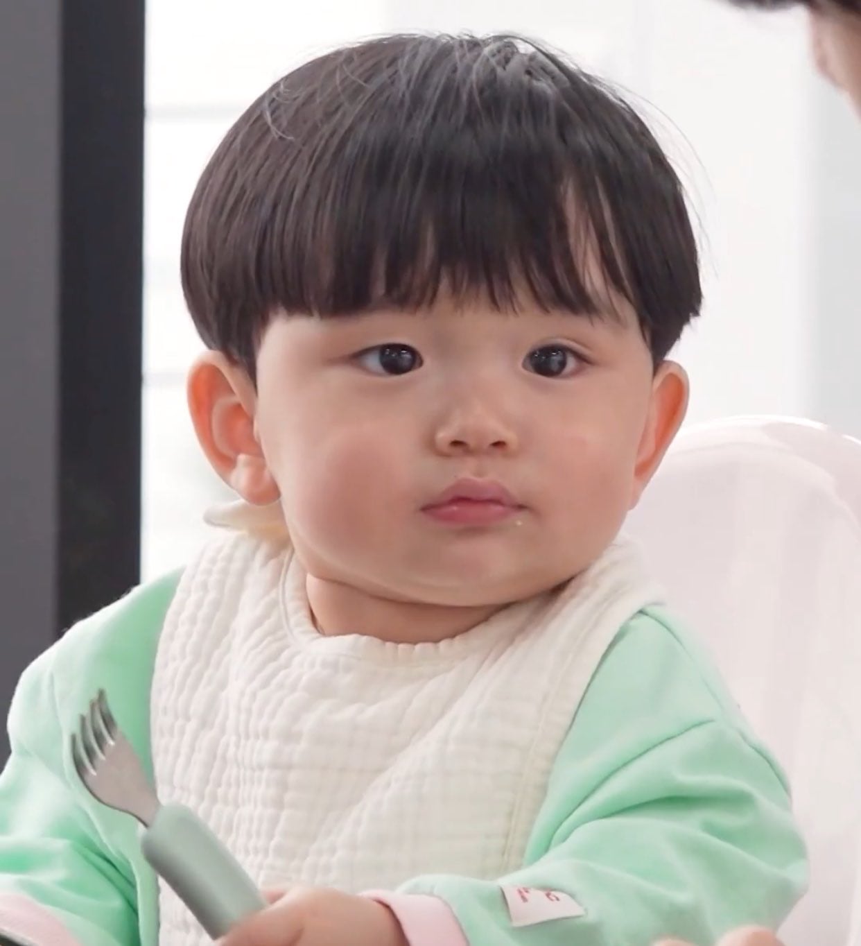 [잡담] 애기 유준이 귀여운 사진 좀 주세여 | 인스티즈