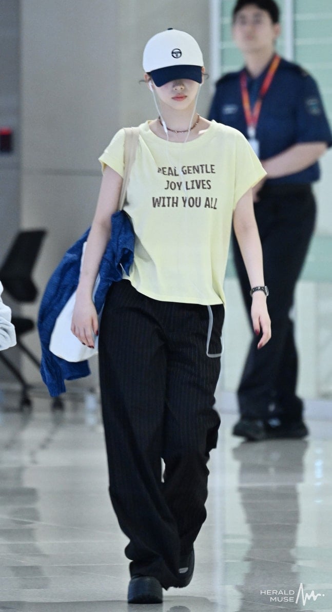 [잡담] 260723 카리나&원터 공항 입국 기사사진 | 인스티즈