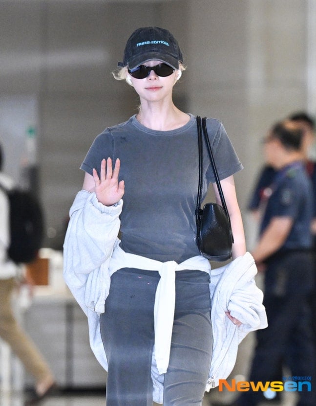 [잡담] 260723 카리나&원터 공항 입국 기사사진 | 인스티즈