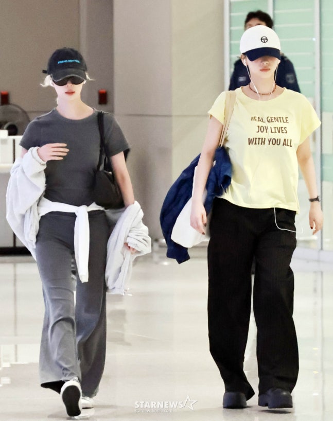 [잡담] 260723 카리나&원터 공항 입국 기사사진 | 인스티즈