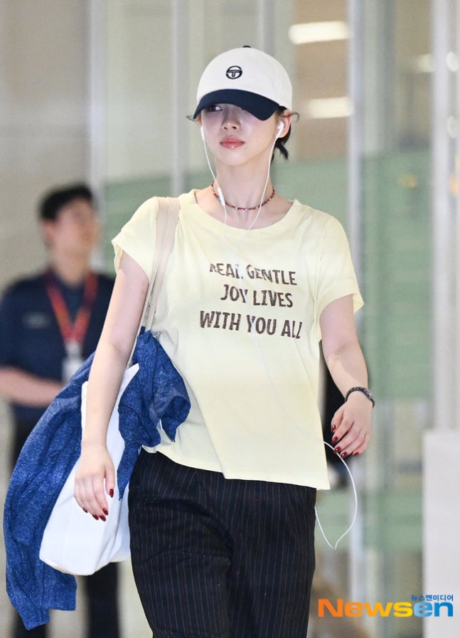 [잡담] 260723 카리나&원터 공항 입국 기사사진 | 인스티즈