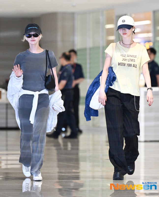 [잡담] 260723 카리나&원터 공항 입국 기사사진 | 인스티즈