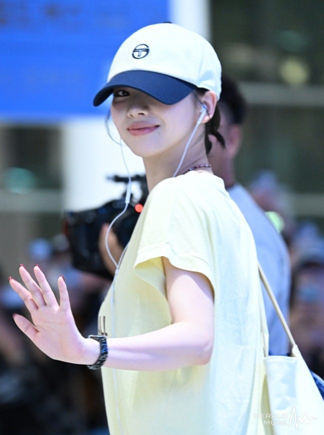 [잡담] 260723 카리나&원터 공항 입국 기사사진 | 인스티즈