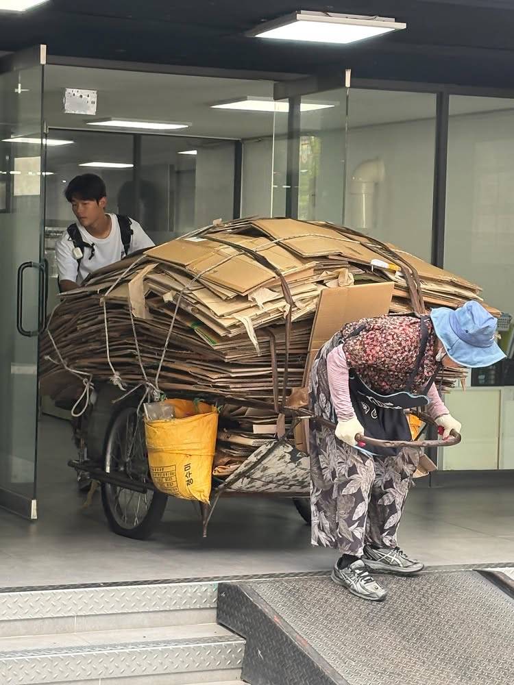 [잡담] 롯데 이 선수분 처음 보는데 따땃하다… | 인스티즈