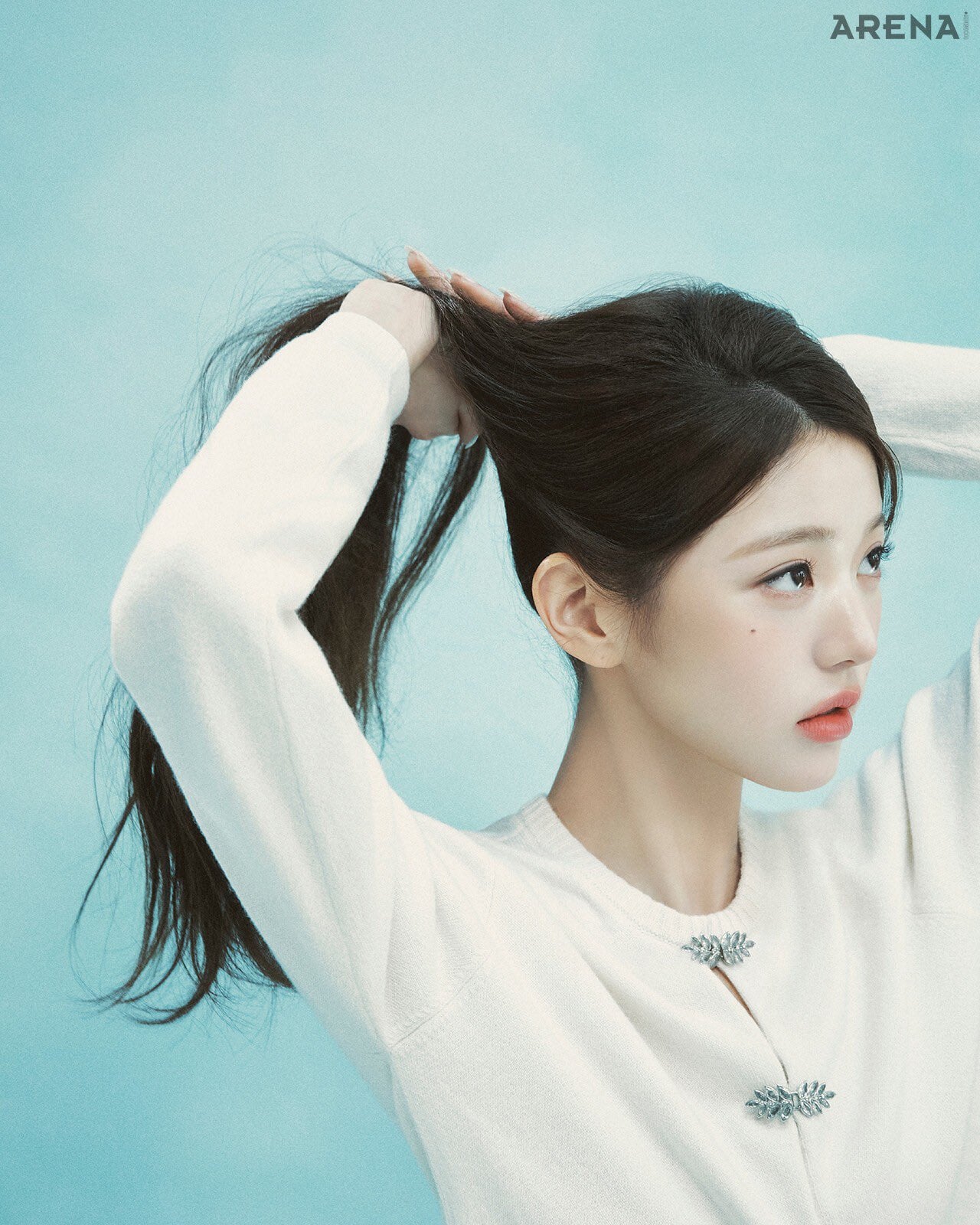[잡담] 장원영 이번에 나온 8월호 잡지 화보 싹 다 좋아서 침나와 | 인스티즈