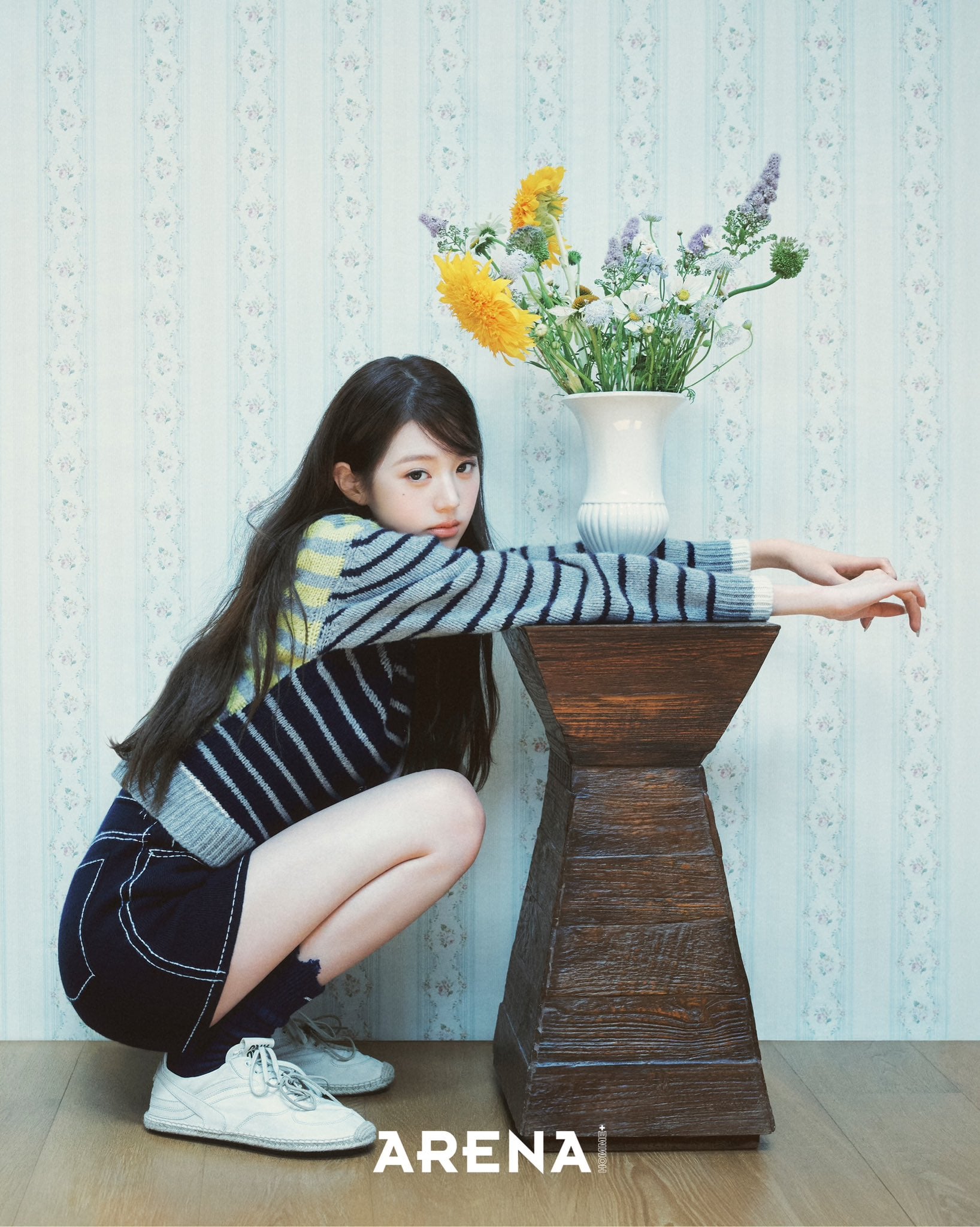 [잡담] 장원영 이번에 나온 8월호 잡지 화보 싹 다 좋아서 침나와 | 인스티즈