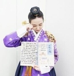[잡담] 박은빈) 10년 넘게 매번 작품 끝날 때마다 올라오는 박은빈의 종영 포즈 | 인스티즈