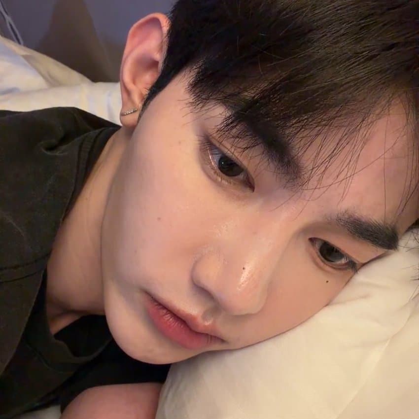 [잡담] 장하오 누워서 라방하는데 | 인스티즈
