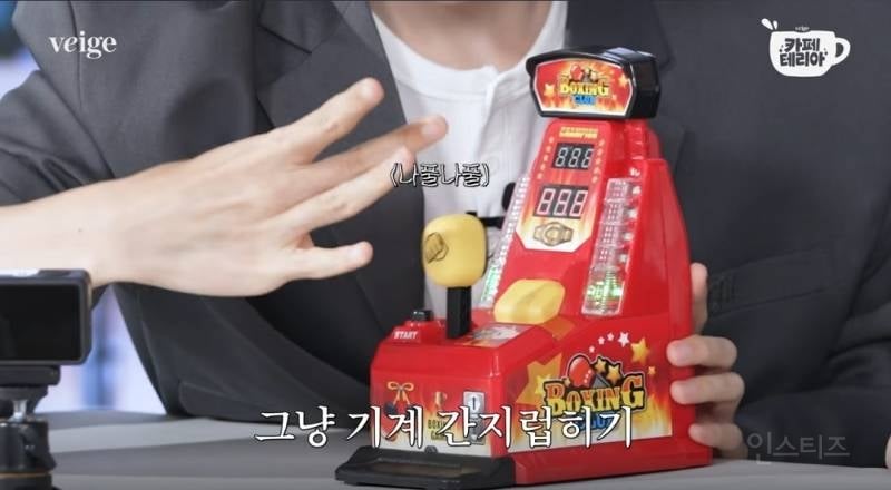 뼈말라 손목인데 힘은 생각보다 쎄다는 아이돌..jpg | 인스티즈