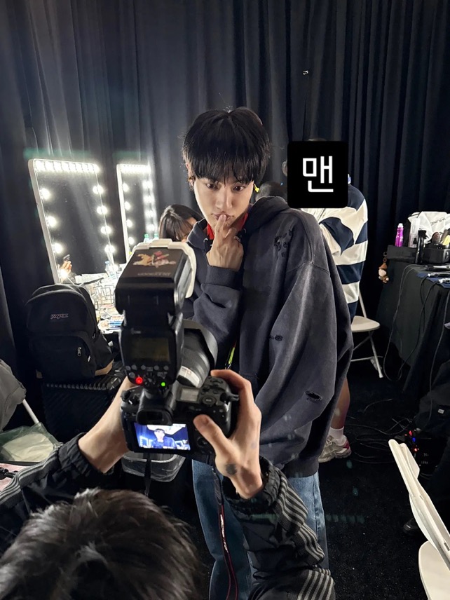 [잡담] 방탄 비하인드 스냅 찍는 포토그래퍼 왤케 귀척 | 인스티즈