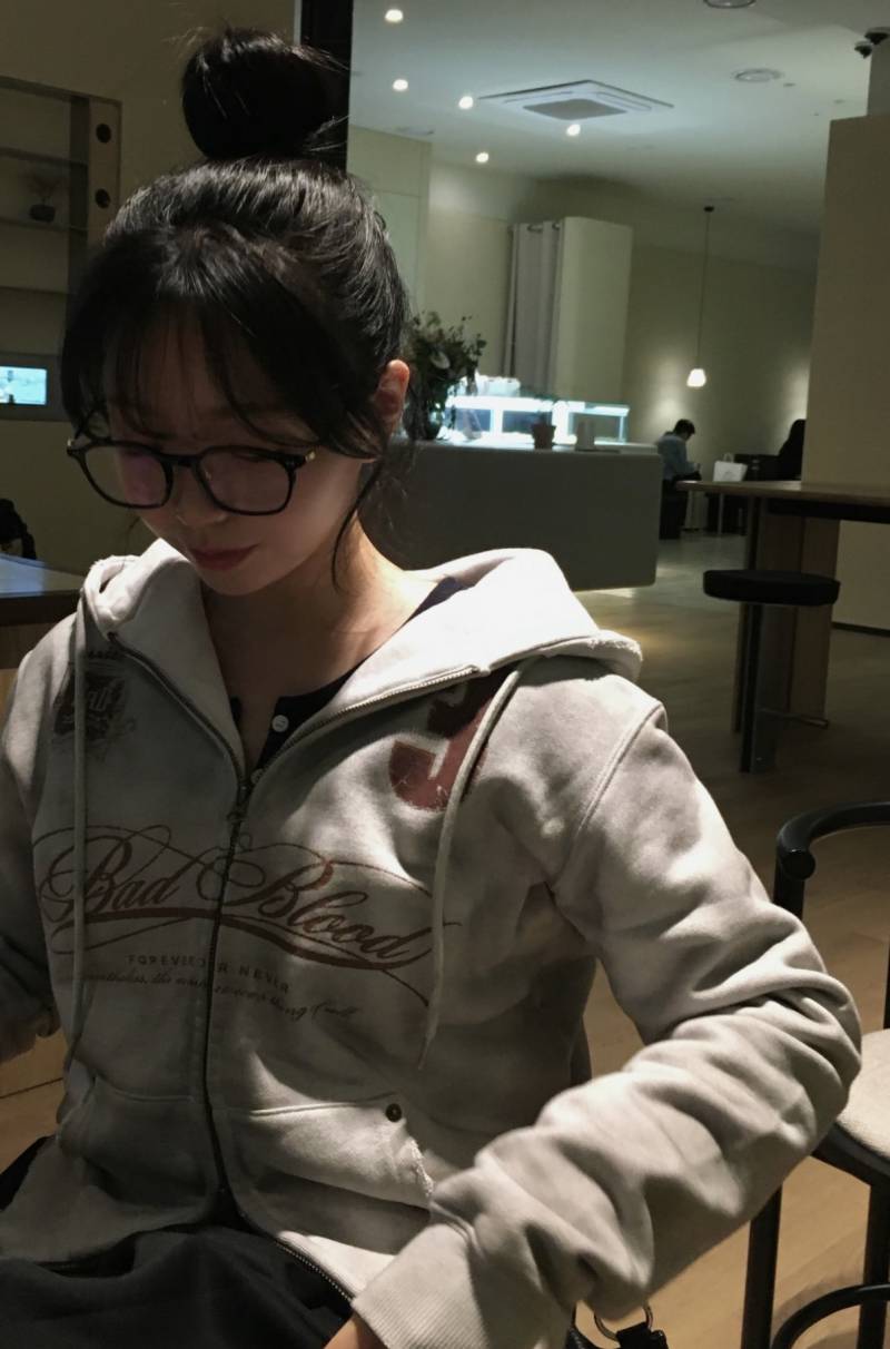 [잡담] 이게 내사진인데 누가 도용하는거같아 어떡해야돼 ? | 인스티즈