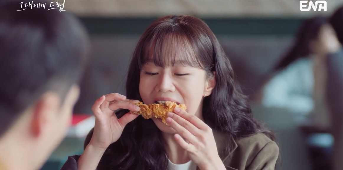 [정보/소식] 연기 할 때도 숨겨지지 않는 먹탐 가진 여배우 | 인스티즈