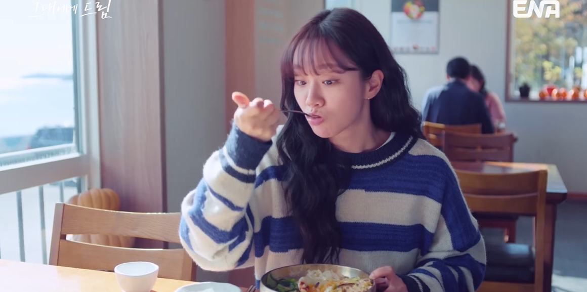[정보/소식] 연기 할 때도 숨겨지지 않는 먹탐 가진 여배우 | 인스티즈