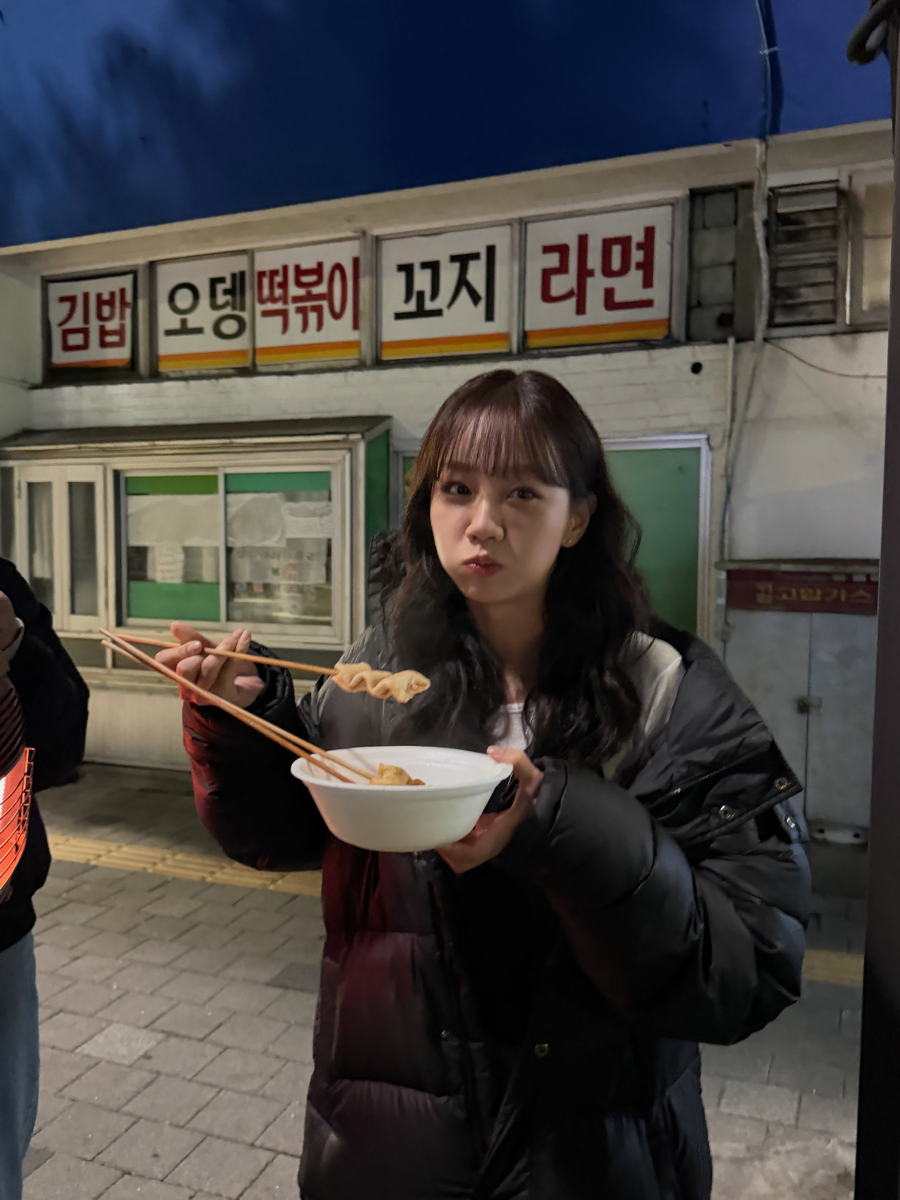 [정보/소식] 연기 할 때도 숨겨지지 않는 먹탐 가진 여배우 | 인스티즈