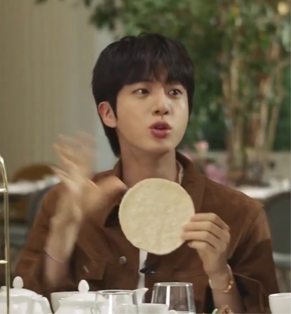 [잡담] 방탄 진 얼굴 진짜 작다 | 인스티즈