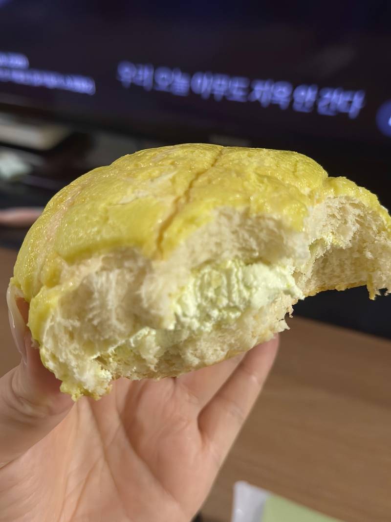 [잡담] 얘들아 메론빵 좋아하면 이거 꼭 사먹어 | 인스티즈
