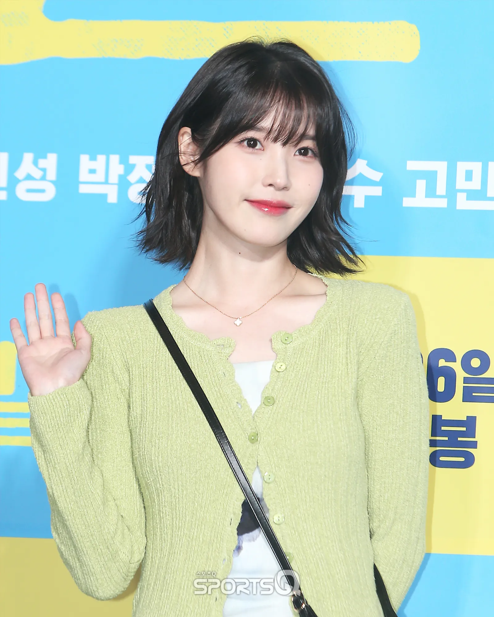 [잡담] 이 날 아이유 너무 예쁜것같음.. | 인스티즈