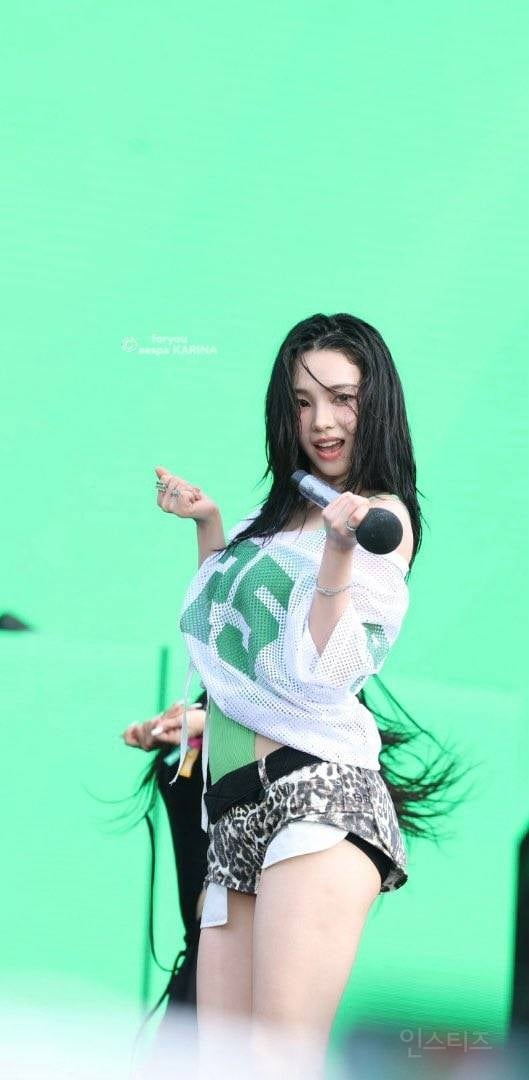 오늘자 워터밤 참석한 에스파 카리나 | 인스티즈