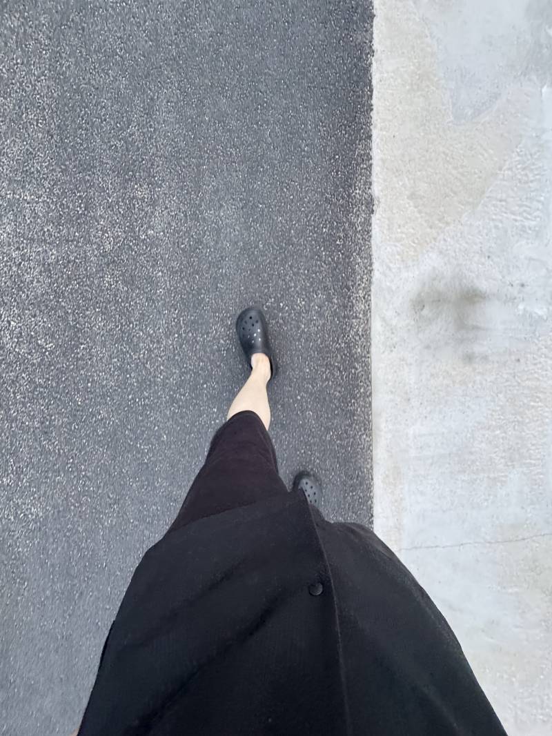 [잡담] 남익 올 블랙 산책룩 어떤데 | 인스티즈