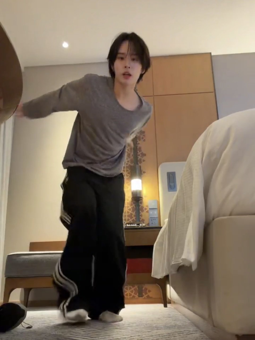[잡담] 투어스경민 라방하다가 볼링실력 해명(?) 하겠다고 막이래 | 인스티즈