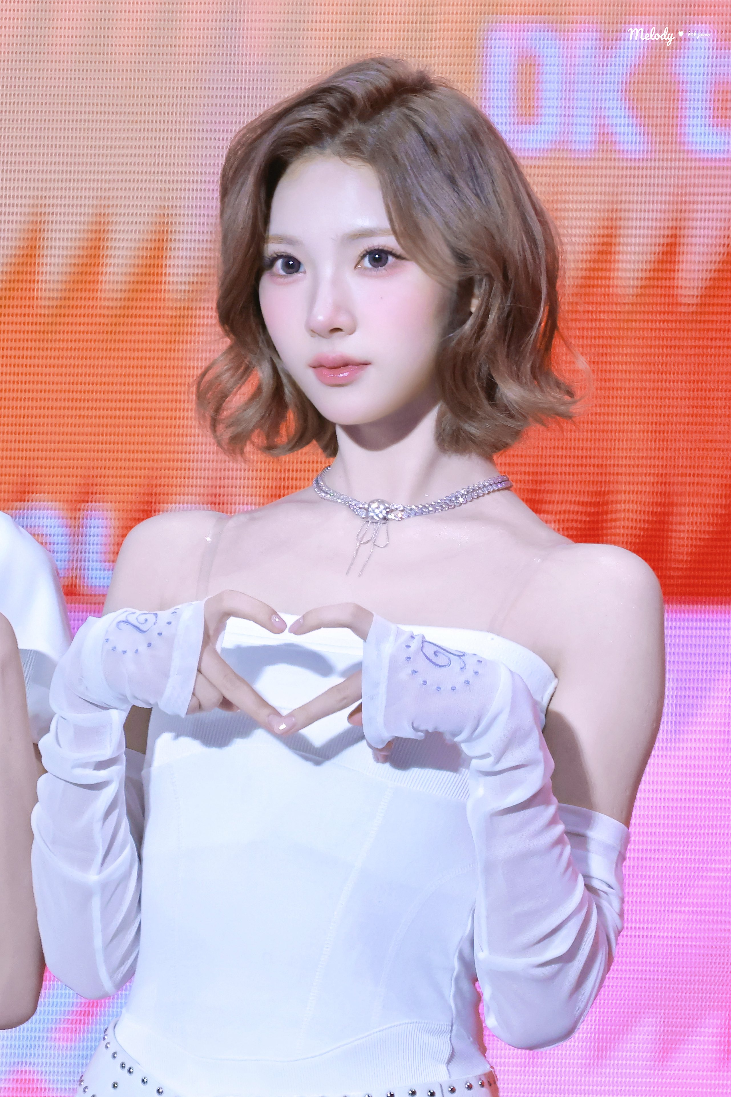 [잡담] 어제 지우 진짜 개개개개개이뻤다 ㄹㅇ 사진 오억개 저장함 | 인스티즈