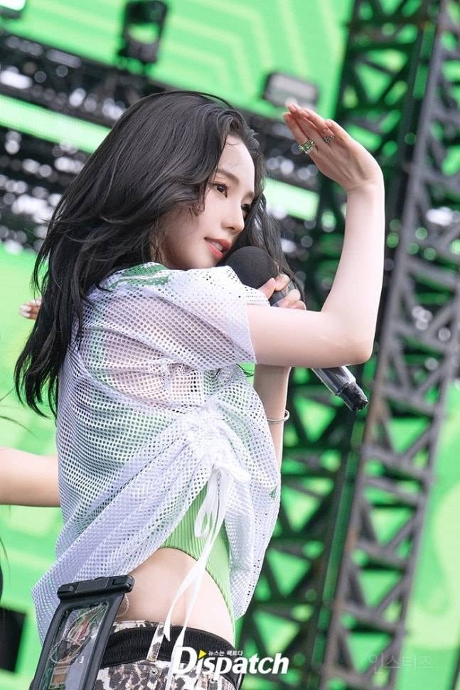 오늘자 워터밤 에스파 카리나 기사사진 jpg | 인스티즈