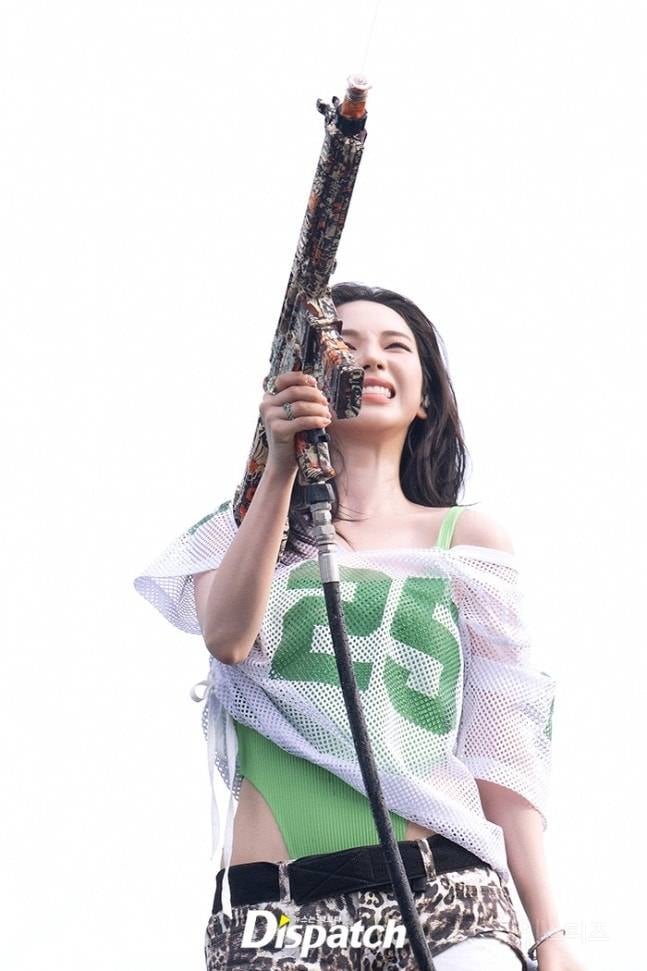 오늘자 워터밤 에스파 카리나 기사사진 jpg | 인스티즈