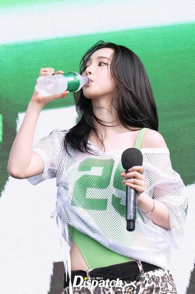 오늘자 워터밤 에스파 카리나 기사사진 jpg | 인스티즈