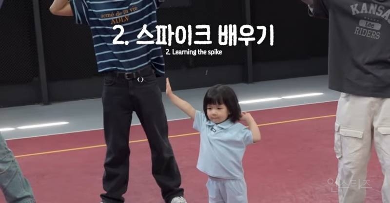 아이돌 삼촌들한테 배구배우는 3살 배구천재.jpg | 인스티즈