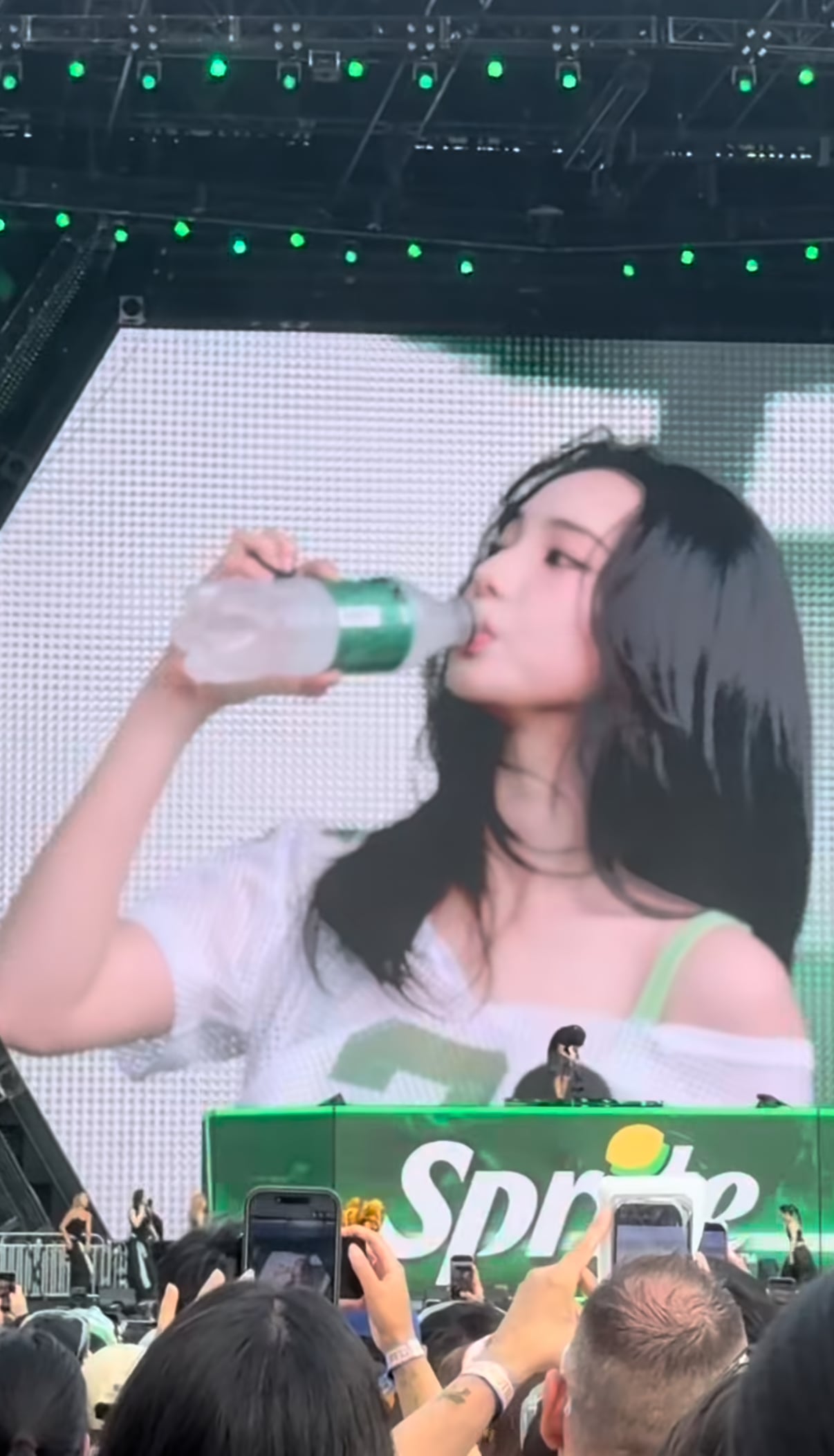 [잡담] 근데 이럴땐 다 사이다 빼고 물로 채워넣는거지? | 인스티즈