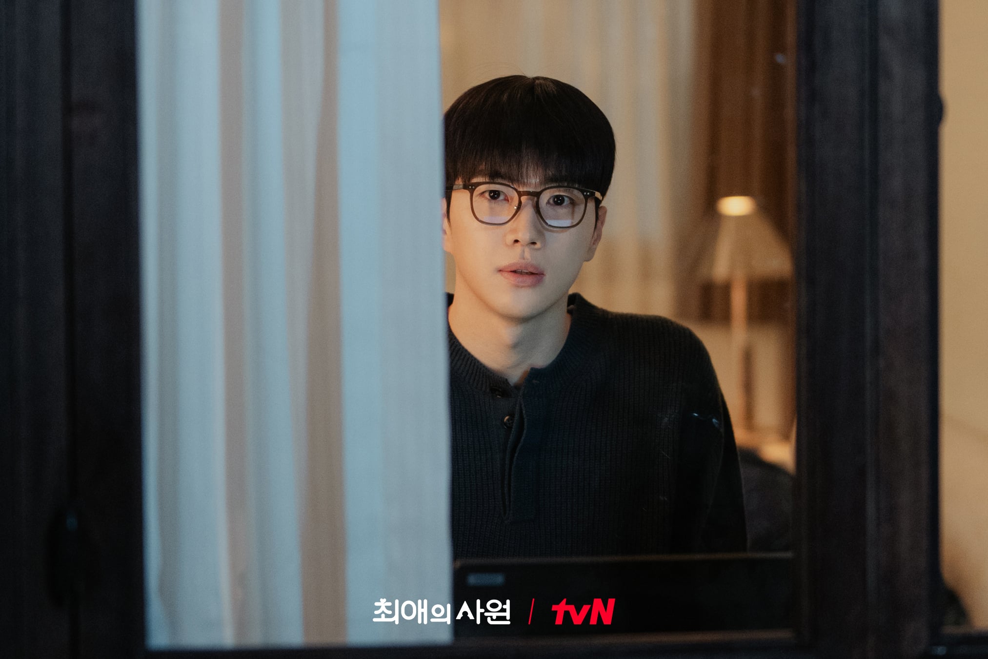 [잡담] 최애의사원) 강하기 대표님 일상에는…💭프로페셔널 카리스마 깐머도 있고👨‍💻공허한 눈빛의 캐주얼한 덮머도 있다🏠 | 인스티즈
