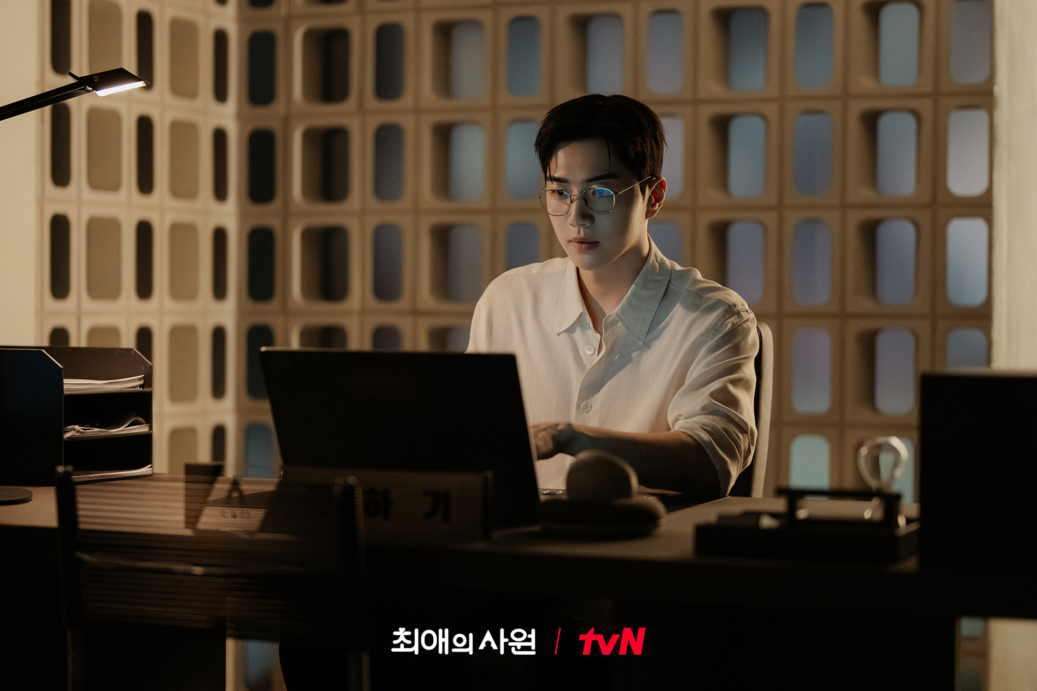 [잡담] 최애의사원) 강하기 대표님 일상에는…💭프로페셔널 카리스마 깐머도 있고👨‍💻공허한 눈빛의 캐주얼한 덮머도 있다🏠 | 인스티즈