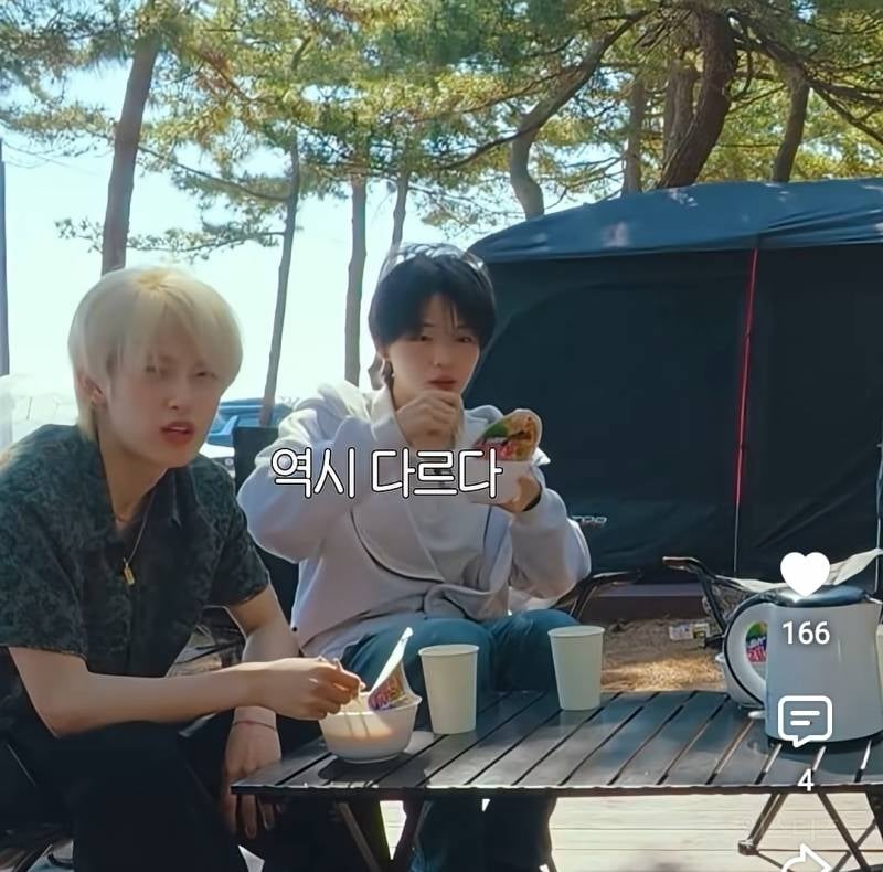 아침부터 컵라면을 때려넣는 09년생 아이돌 | 인스티즈